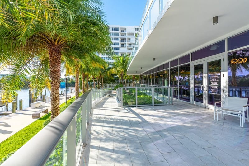 Riva Residenze infinity pool and sundeck